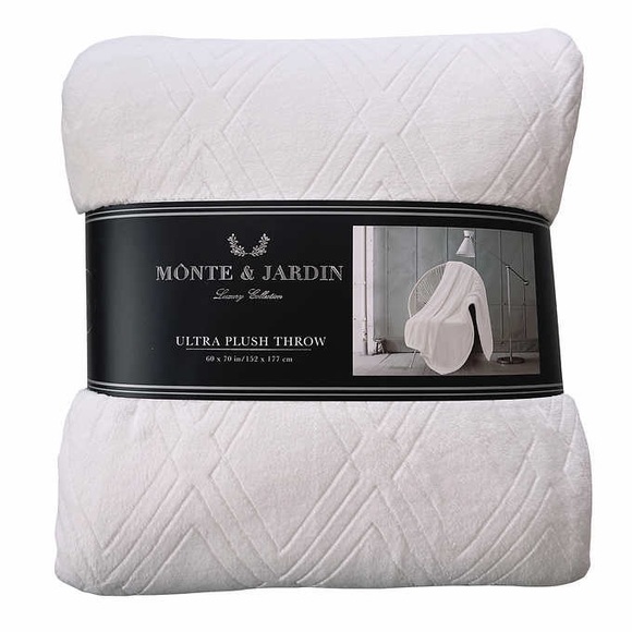 Monte & Jardin Bedding Monte Jardin White Ultra Plush Throw Poshmark